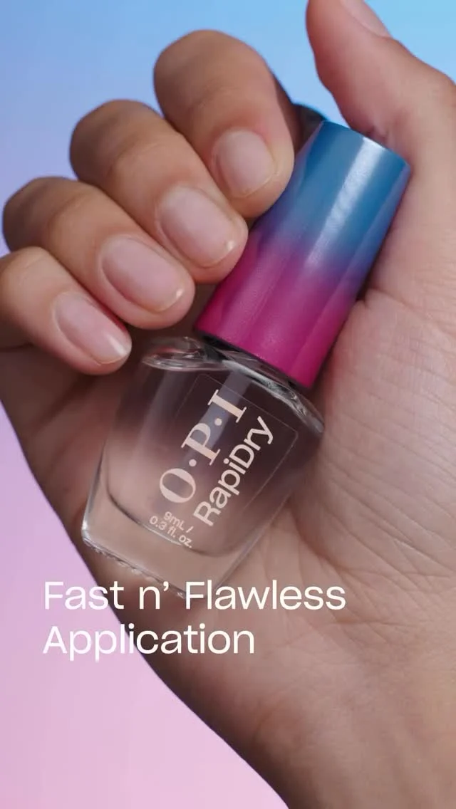 💅 Marre d’attendre que son vernis sèche ?
@opi_france réinvente la manucure express avec RapiDry™, une formule et une application, ultra rapide qui sèche en 60 secondes chrono.Résultat : couleur brillante, zéro bavure, même si vous êtes déjà en retard. ⏱️✨🎨 Plus de 30 teintes, un vernis 3-en-1 transparent, et des finis pour tous les styles : pailleté, nacré, crème ou métallisé… Avec son pinceau Rush Brush™, chaque passage est rapide, précis et uniforme. Et une seule couche suffit! 🚀💖Une nouvelle collection à retrouver en Pharmacie / Parapharmacies, et/ou sur Amazon.💬 Et parmi vous… Qui s’est déjà réveillé avec la trace des draps sur ses ongles ? 💬#OPIRapiDry #Vernisàongles #vegan #manucurerapide